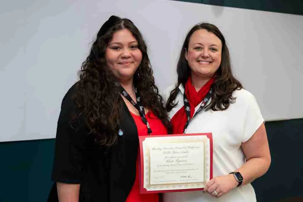 Seleste Figueroa receives her Future Leaders Program certificate