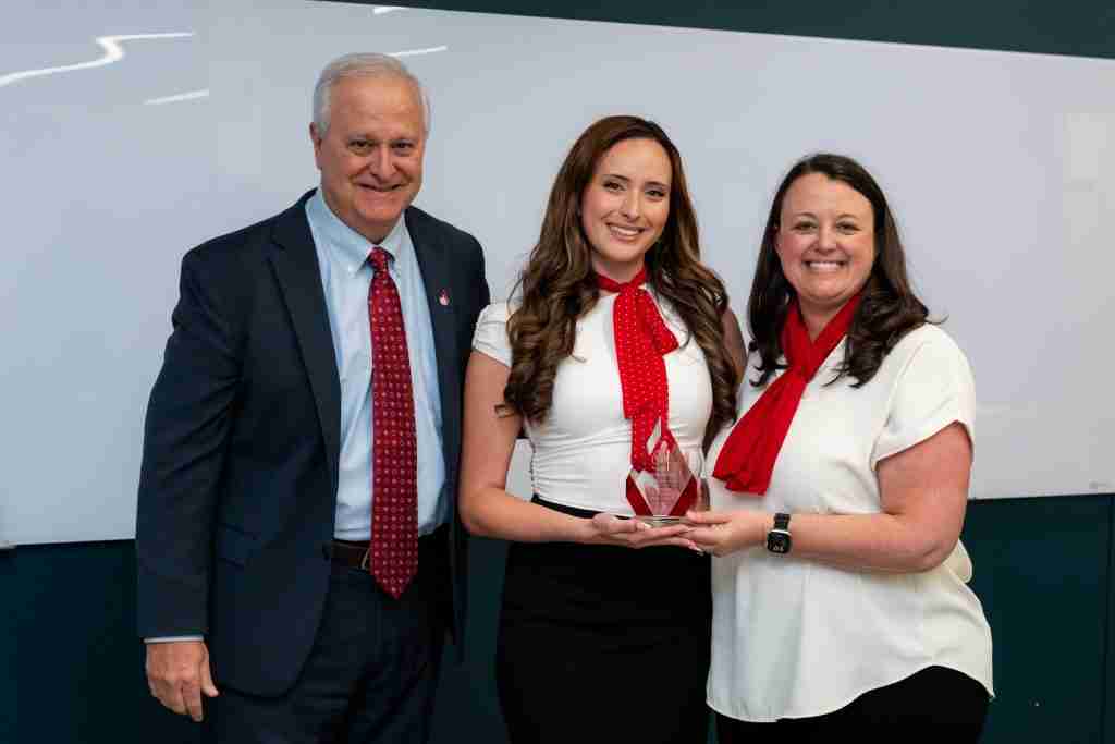 Sophia Horta receives Advocate of the Year Award