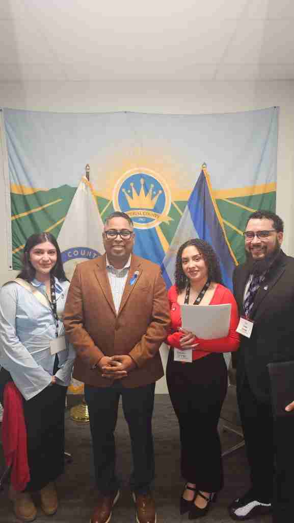 Mia Castañeda's group's legislative office meeting